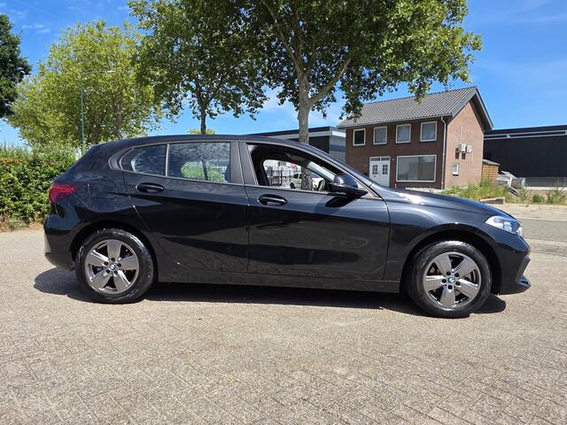 BMW 1-SERIE 118i AUT! Camera! Carplay! Climatronic! Juli maand? AKTIE maand!