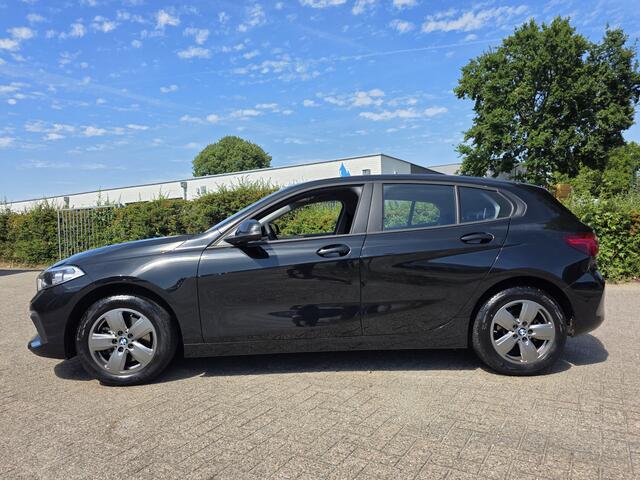 BMW 1-SERIE 118i AUT! Camera! Carplay! Climatronic! Juli maand? AKTIE maand!