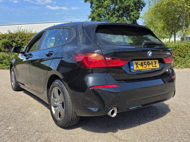BMW 1-SERIE 118i AUT! Camera! Carplay! Climatronic! Juli maand? AKTIE maand!