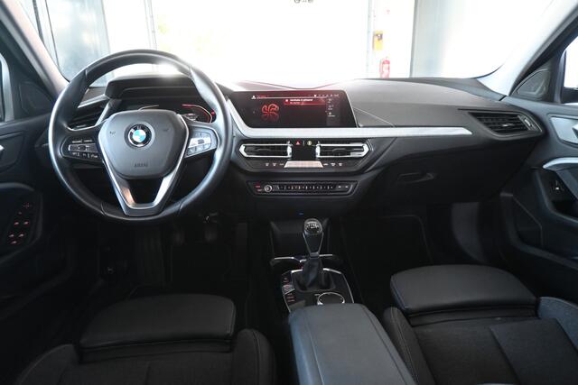 BMW 1-SERIE 118i Executive Clima Cruise Led Navigatie Camera 100% Onderhouden! Inruil Mogelijk!