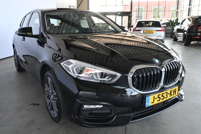 BMW 1-SERIE 118i Executive Clima Cruise Led Navigatie Camera 100% Onderhouden! Inruil Mogelijk!