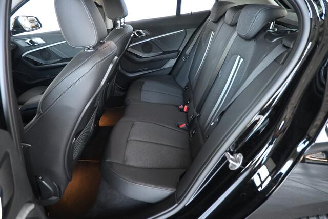 BMW 1-SERIE 118i Executive Clima Cruise Led Navigatie Camera 100% Onderhouden! Inruil Mogelijk!