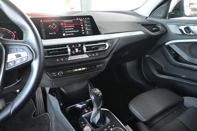 BMW 1-SERIE 118i Executive Clima Cruise Led Navigatie Camera 100% Onderhouden! Inruil Mogelijk!