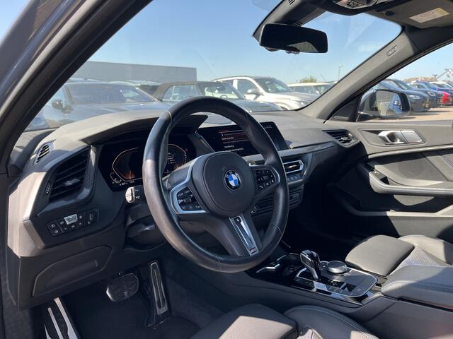 BMW 1-SERIE 120 M-Sport Pro | Panorama | 18" | Stoelverwarming | 2026