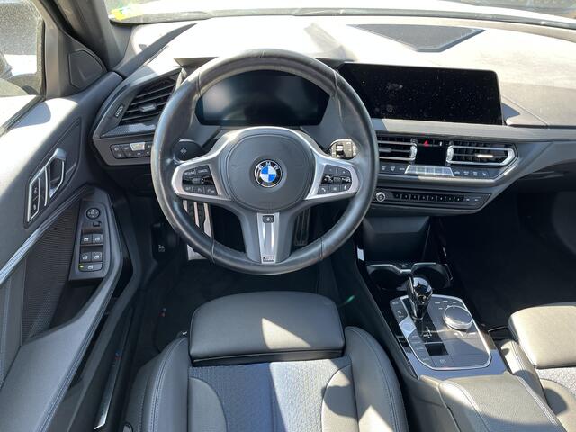 BMW 1-SERIE 120 M-Sport Pro | Panorama | 18" | Stoelverwarming | 2026