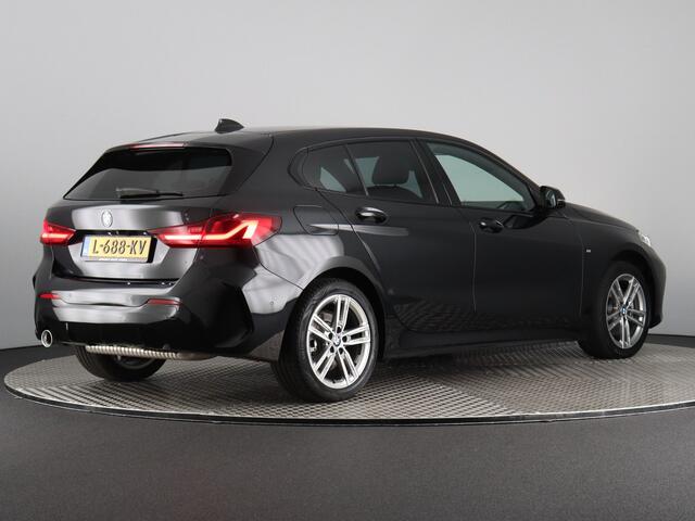 BMW 1-SERIE 118i High Executive (Afn. Trekhaak / Camera / Stoelverw. / Carplay / Cruise)