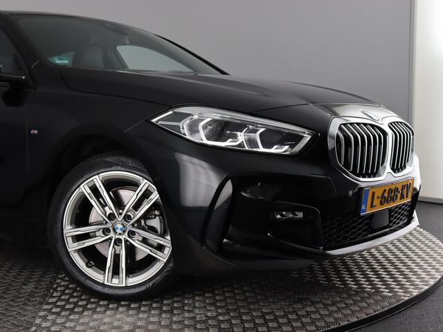 BMW 1-SERIE 118i High Executive (Afn. Trekhaak / Camera / Stoelverw. / Carplay / Cruise)