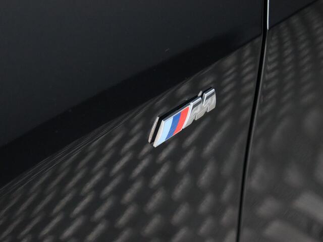 BMW 1-SERIE 118i High Executive (Afn. Trekhaak / Camera / Stoelverw. / Carplay / Cruise)