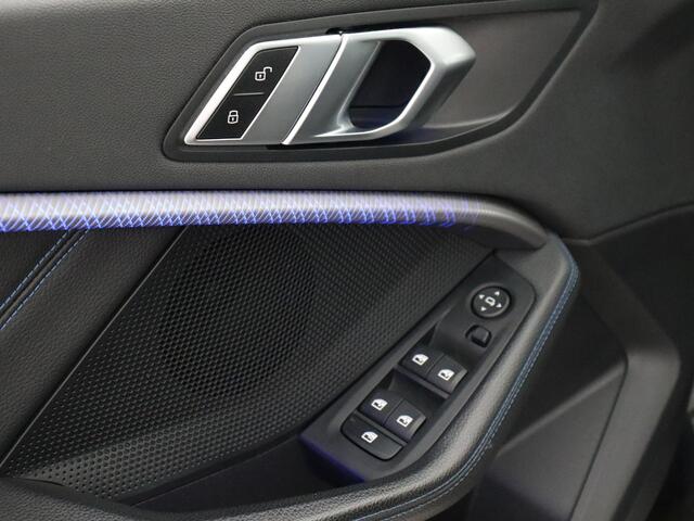 BMW 1-SERIE 118i High Executive (Afn. Trekhaak / Camera / Stoelverw. / Carplay / Cruise)