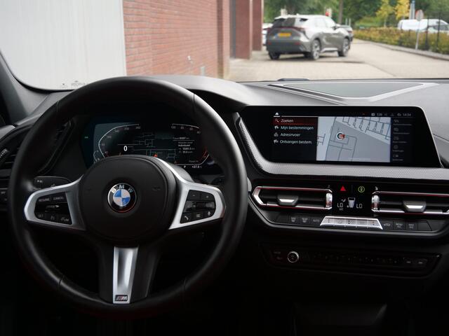 BMW 1-SERIE 118i Business Edition 136 Pk Automaat Navi / DAB / Apple Carplay / Leer / M-pakket