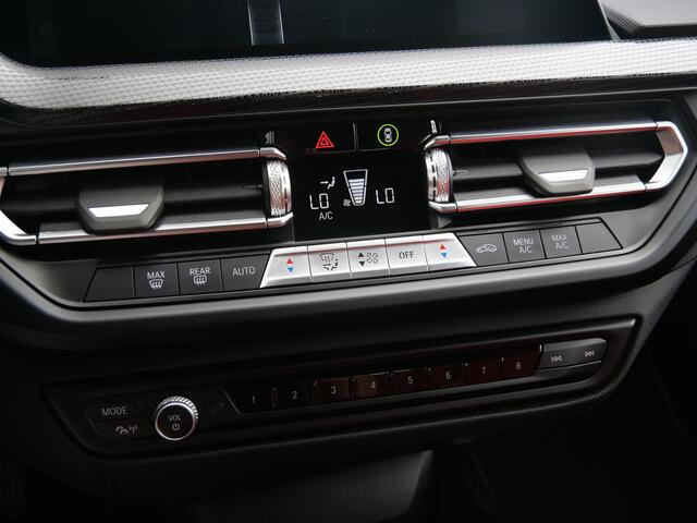 BMW 1-SERIE 118i Business Edition 136 Pk Automaat Navi / DAB / Apple Carplay / Leer / M-pakket