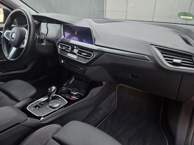 BMW 1-SERIE 118i High Executive | Apple Carplay | Stoelverwarming | Navigatie