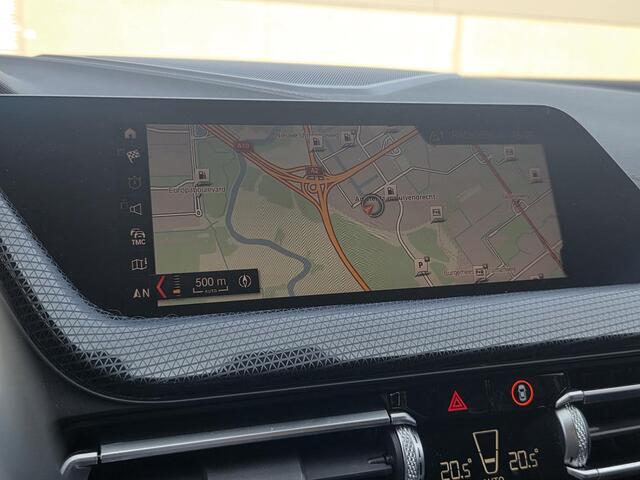 BMW 1-SERIE 118i High Executive | Apple Carplay | Stoelverwarming | Navigatie