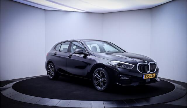BMW 1-SERIE 118iA SPORT EDITION FULL LED | CAMERA | CARPLAY | NAVI | DAB | CLIMA | CRUISE | SPORTSTOELEN | LMV