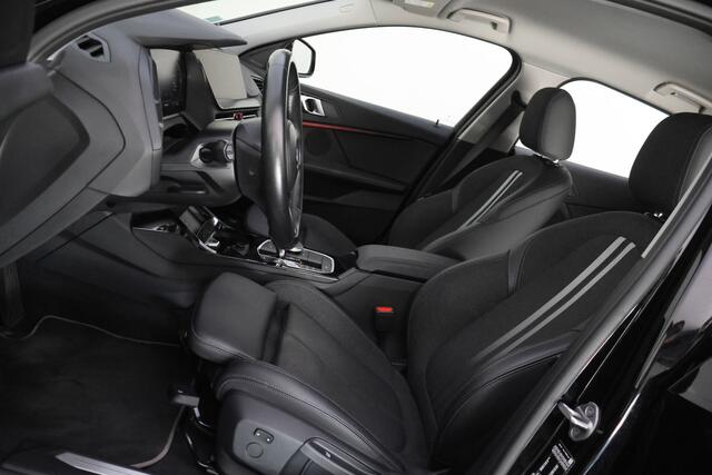 BMW 1-SERIE 118iA SPORT EDITION FULL LED | CAMERA | CARPLAY | NAVI | DAB | CLIMA | CRUISE | SPORTSTOELEN | LMV