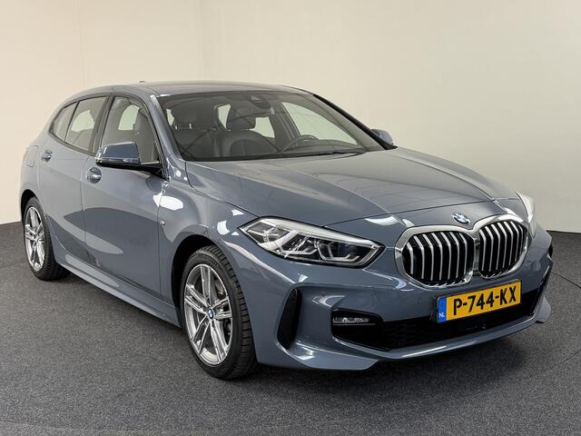 BMW 1-SERIE 118i High Executive M-Sport Automaat Navi / Climate / Carplay / PDC / Live Cockpit Professional / Shadow Line