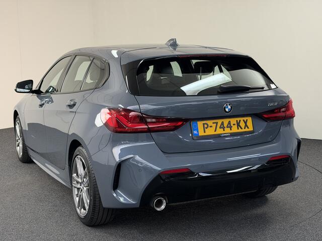 BMW 1-SERIE 118i High Executive M-Sport Automaat Navi / Climate / Carplay / PDC / Live Cockpit Professional / Shadow Line