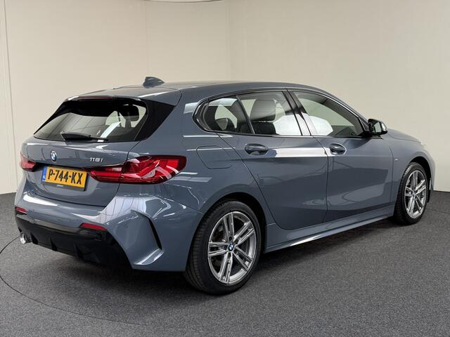 BMW 1-SERIE 118i High Executive M-Sport Automaat Navi / Climate / Carplay / PDC / Live Cockpit Professional / Shadow Line