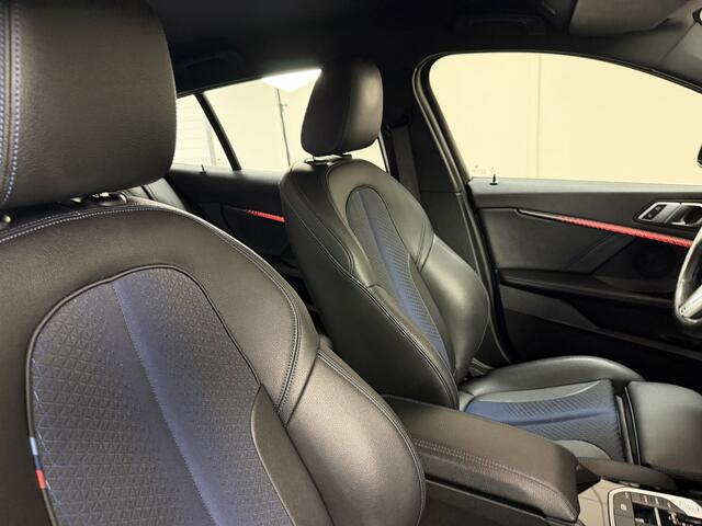 BMW 1-SERIE 118i High Executive M-Sport Automaat Navi / Climate / Carplay / PDC / Live Cockpit Professional / Shadow Line
