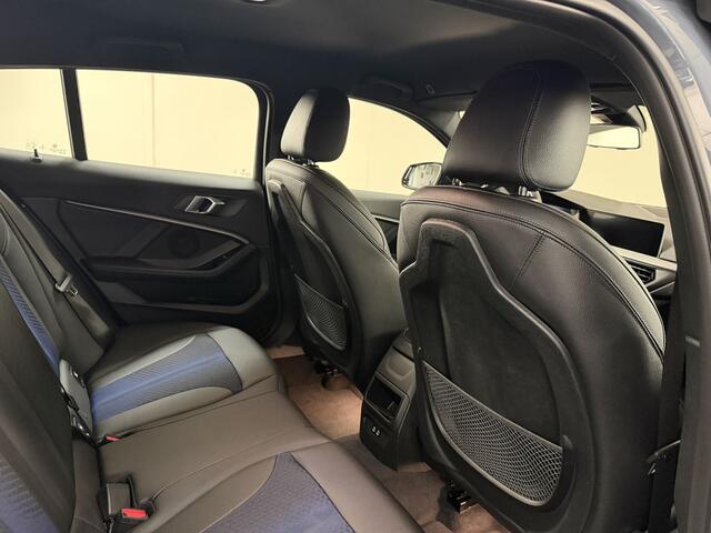 BMW 1-SERIE 118i High Executive M-Sport Automaat Navi / Climate / Carplay / PDC / Live Cockpit Professional / Shadow Line