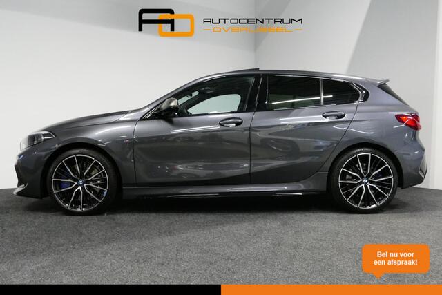 BMW 1-SERIE M135i xDrive High Executive Edition / Orig. Nederlands / Panoramadak / Stoelverwarming / Apple Carplay - Android Auto / Ambienteverlichting / HUD / Achteruitrijcamera / Cruise Control / 19'' LMV / Spiegel-pakket / LED koplampen / Lederen bekleding