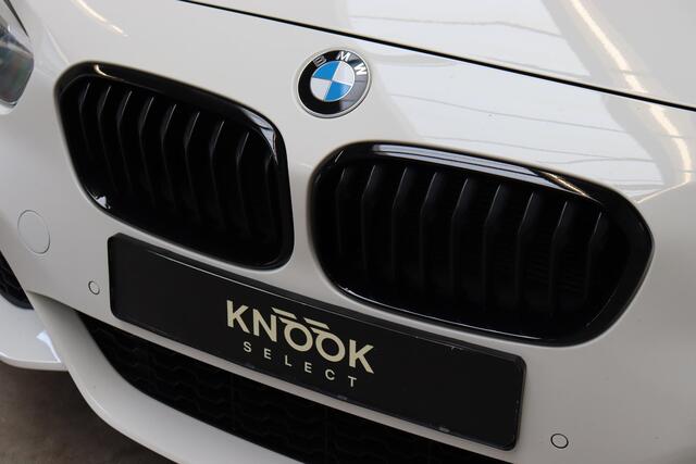 BMW 1-SERIE 118i Executive M Sport Pakket Automaat 5 deurs / Navigatiesysteem / 18 Inch / LED / Trekhaak / Extra Getint Glas / Stoelverwarming / LED / Climate Control / Hifi / Lichtpakket / Cruise Control / Bluetooth / Shadow Line