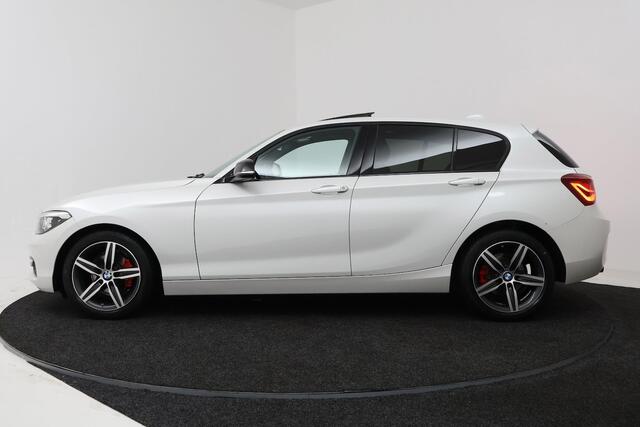 BMW 1-SERIE 118i High Executive Sport-Line (SCHUIF/KANTELDAK, GROOT-NAVIGATIE, STOELVERWARMING, SPORTS