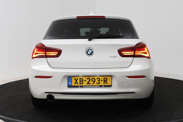 BMW 1-SERIE 118i High Executive Sport-Line (SCHUIF/KANTELDAK, GROOT-NAVIGATIE, STOELVERWARMING, SPORTS