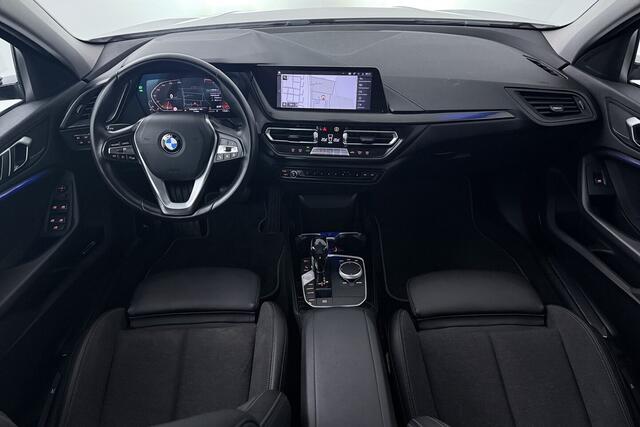 BMW 1-SERIE 118i Executive Edition (SFEERVERLICHTING, NAVIGATIE, CRUISE CONTROL, PARKEERSENSOREN, DEAL