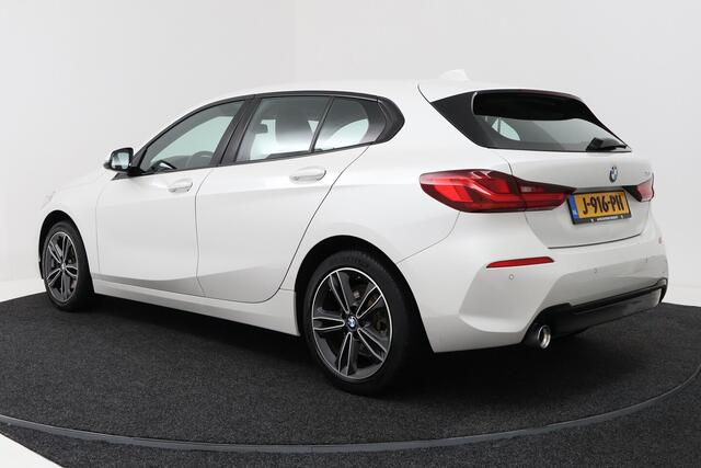 BMW 1-SERIE 118i Executive Edition (SFEERVERLICHTING, NAVIGATIE, CRUISE CONTROL, PARKEERSENSOREN, DEAL