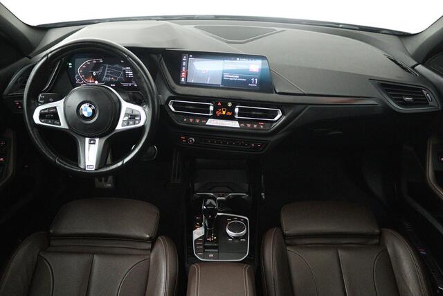 BMW 1-SERIE 118i Introduction Edition M Sport (PANO, M-PAKKET, CAMERA, STUURVERWARMING, SFEERVERLICHTI