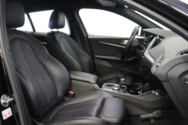 BMW 1-SERIE 118i Business Edition Plus M-Sport Dealer OH | Leder | Navi | Cruise | Carplay | Sfeer | €18.900,- incl. BTW