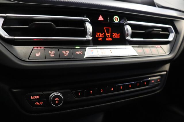 BMW 1-SERIE 118i Business Edition Plus M-Sport Dealer OH | Leder | Navi | Cruise | Carplay | Sfeer | €18.900,- incl. BTW