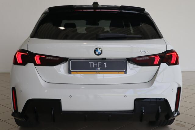 BMW 1-SERIE 123 xDrive | M Sportpakket Pro | Harman Kardon | Head-Up Display | M Adaptief onderstel | Driving Assistant Plus