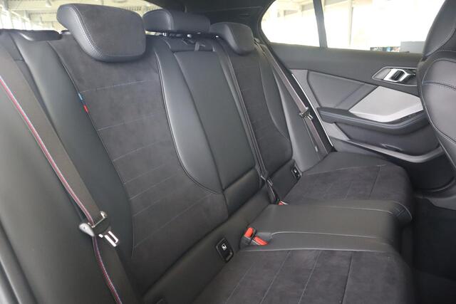 BMW 1-SERIE 123 xDrive | M Sportpakket Pro | Harman Kardon | Head-Up Display | M Adaptief onderstel | Driving Assistant Plus