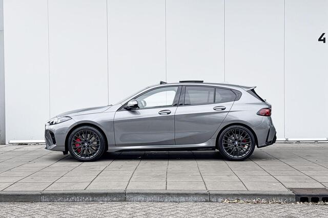 BMW 1-SERIE 120 M Sport M-Sport Pro / 19inch / Glazendak / Stoelverwarming / Getinte Ramen / Harman Kardon / Comfort Acces