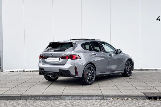 BMW 1-SERIE 120 M Sport M-Sport Pro / 19inch / Glazendak / Stoelverwarming / Getinte Ramen / Harman Kardon / Comfort Acces