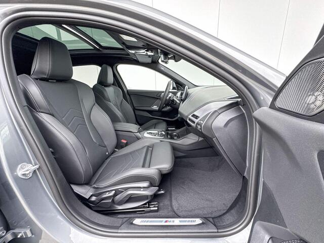 BMW 1-SERIE 120 M Sport M-Sport Pro / 19inch / Glazendak / Stoelverwarming / Getinte Ramen / Harman Kardon / Comfort Acces