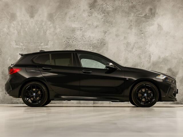 BMW 1-SERIE 118i M Sport Automaat (PANORAMADAK, M PAKKET, DEALER ONDERHOUDEN, STUUR/STOELVERWARMING, CAMERA, BRUIN LEDER, SPOILER, BLACK PACK, SFEERVERLICHTING, NIEUWSTAAT)