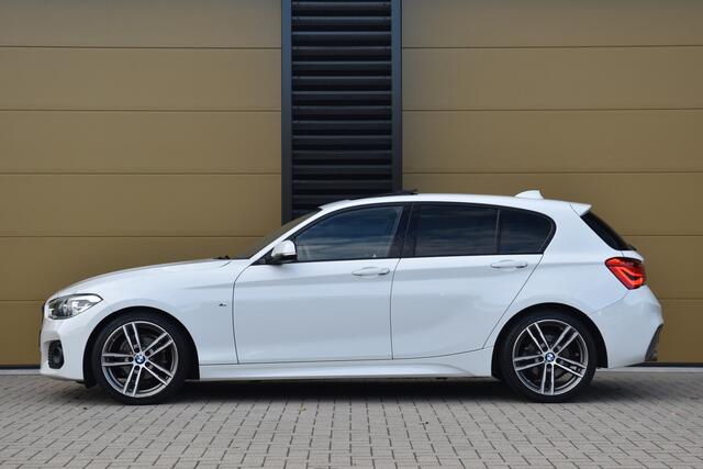 BMW 1-SERIE 118i Edition M Sport Shadow High Executive * Schuifdak * Lichtpakket * Navigatie Professional *