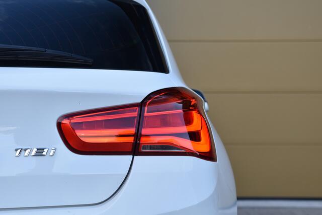 BMW 1-SERIE 118i Edition M Sport Shadow High Executive * Schuifdak * Lichtpakket * Navigatie Professional *