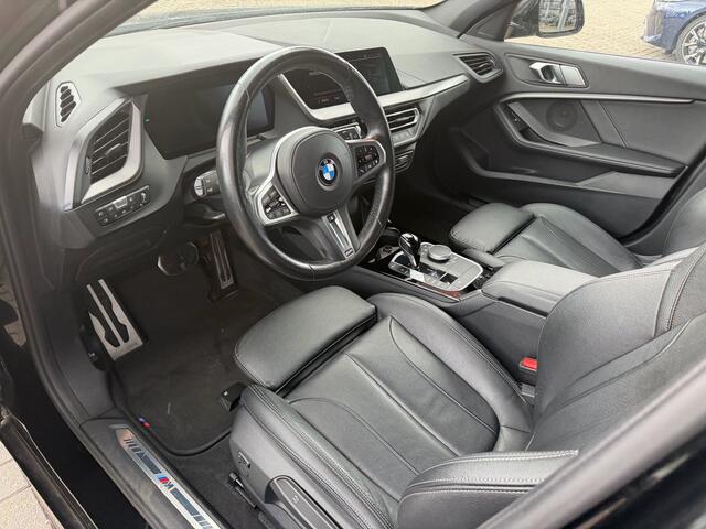 BMW 1-SERIE 120i M-Sport | Leder | Camera | Stoelverwarming | Elek. klep | Adaptieve LED koplampen