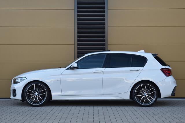 BMW 1-SERIE 118i Edition M Sport Shadow High Exe * Schuifdak * 19'' Performance Wielen * Lichtpakket * Privacy glas *