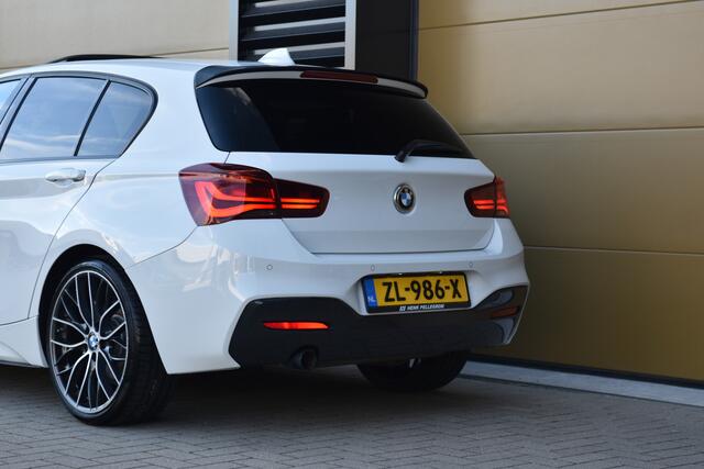 BMW 1-SERIE 118i Edition M Sport Shadow High Exe * Schuifdak * 19'' Performance Wielen * Lichtpakket * Privacy glas *