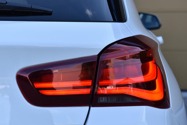 BMW 1-SERIE 118i Edition M Sport Shadow High Exe * Schuifdak * 19'' Performance Wielen * Lichtpakket * Privacy glas *