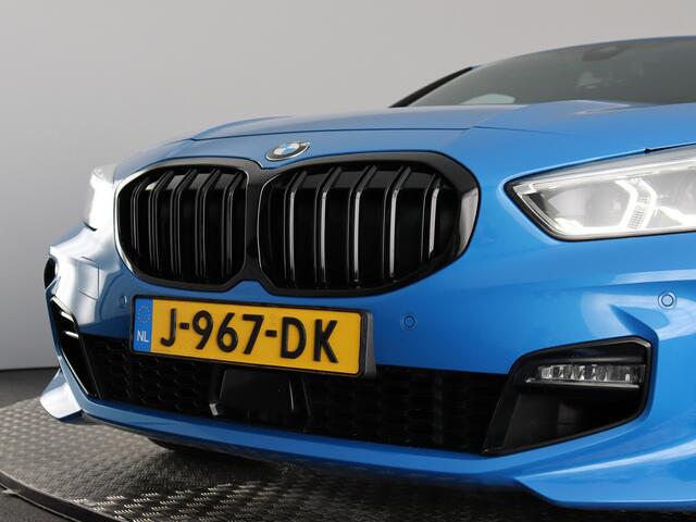 BMW 1-SERIE 118i High Executive M-Sport (NL-Auto / Virtual Display / Cruise / Carplay / Sfeerverlichting / Navi)