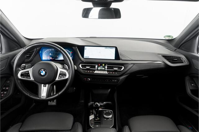 BMW 1-SERIE 120i M Sport Pro | Pano | Adapt. LED | M Sportrem | Stoel+Stuurverw. | Camera