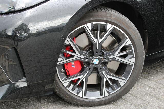 BMW 1-SERIE 120 M Sport Automaat / Sportstoelen / Comfort Access / Achteruitrijcamera / Harman-Kardon / Adaptieve LED / Getint glas