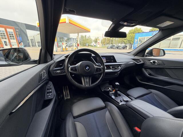 BMW 1-SERIE 118i M-Sport | Carplay | Parkeer sensoren | DAB | Cruise control | Climate control