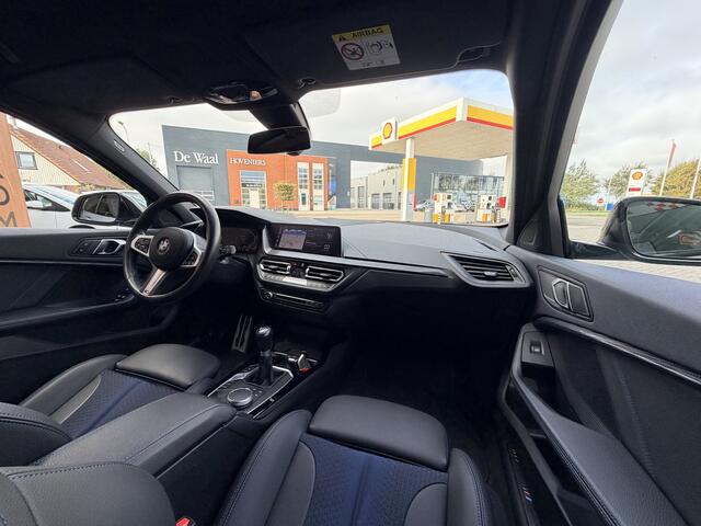 BMW 1-SERIE 118i M-Sport | Carplay | Parkeer sensoren | DAB | Cruise control | Climate control